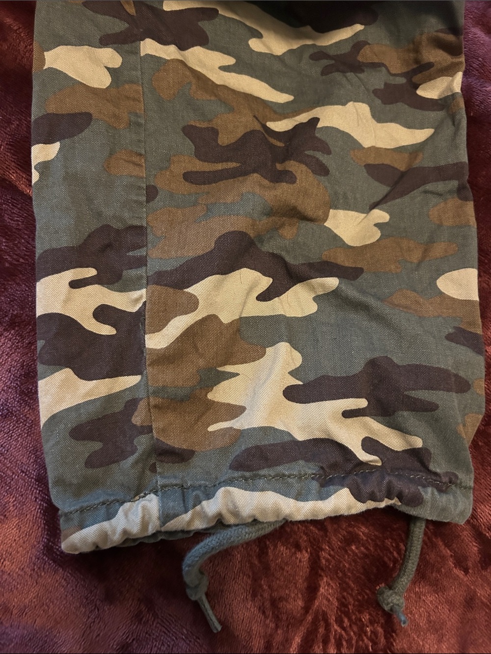 Levi's Camo Cargo Pants in Green and Brown - Picture 7 of 8